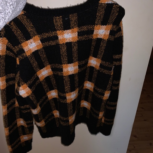 FOREVER 21 SWEATER - Picture 2 of 3